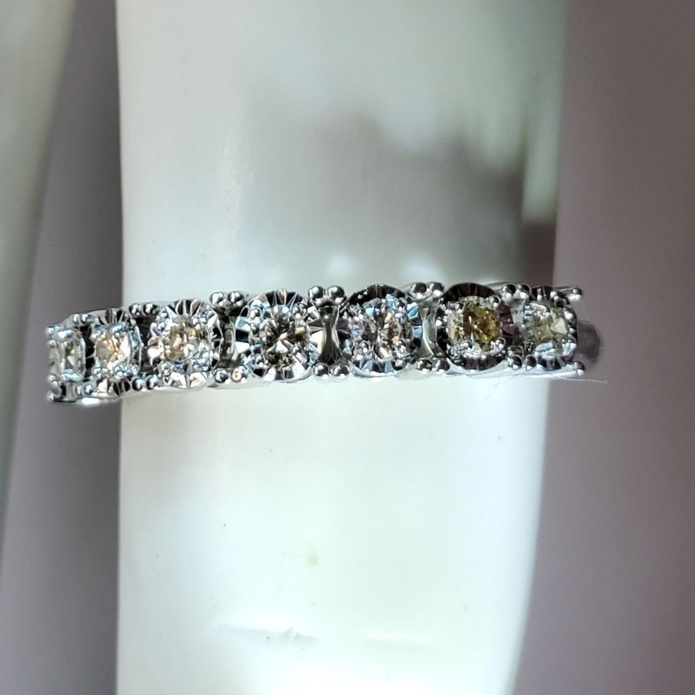 Brand  new 14K  beautiful  wedding  band - Picture 4 of 9